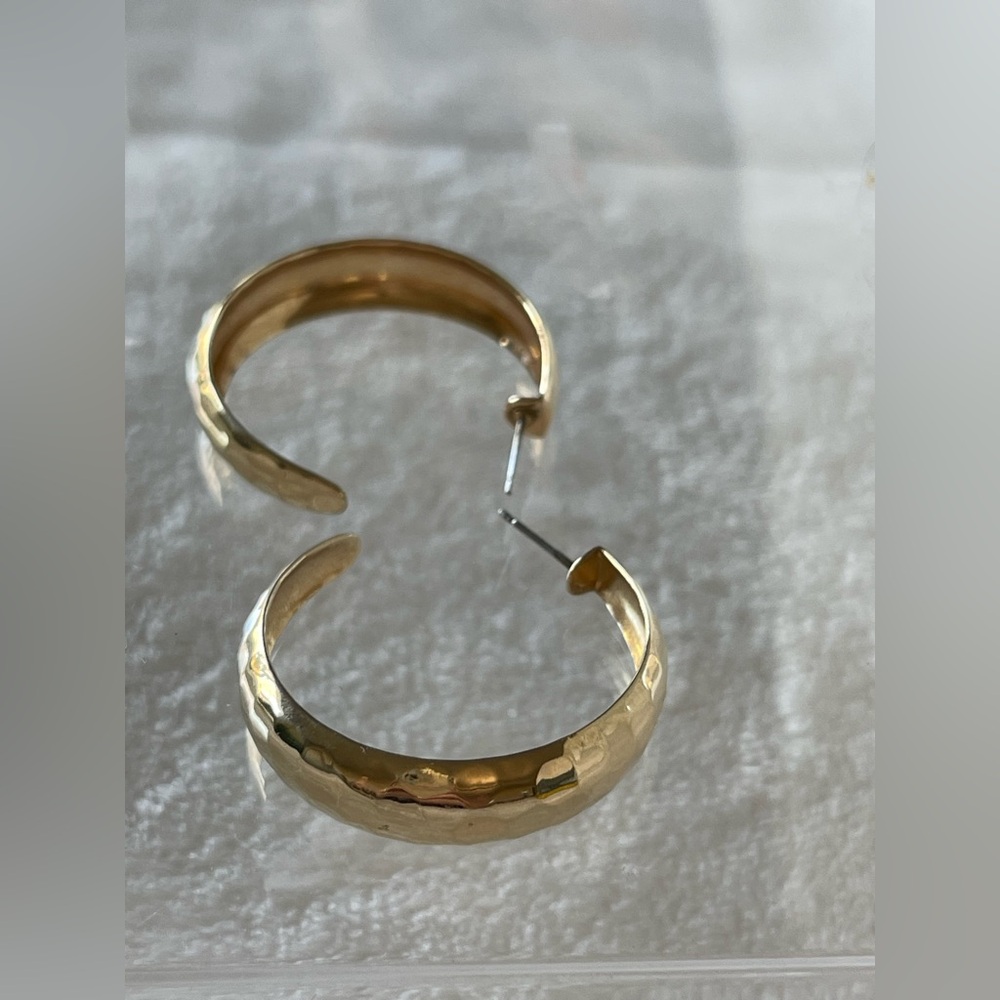 Vintage gold tone, hammered hoop earrings 80’s elegant - Picture 7 of 10